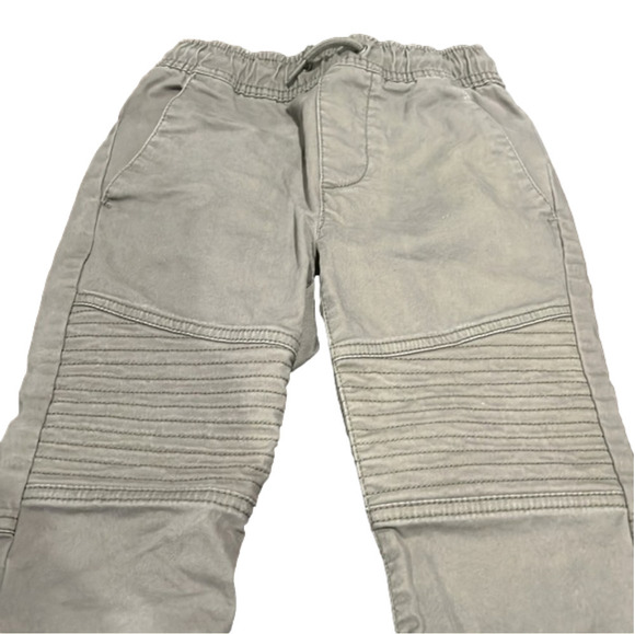 GAP kids pants. Size small regular  (6-7) - Picture 2 of 5